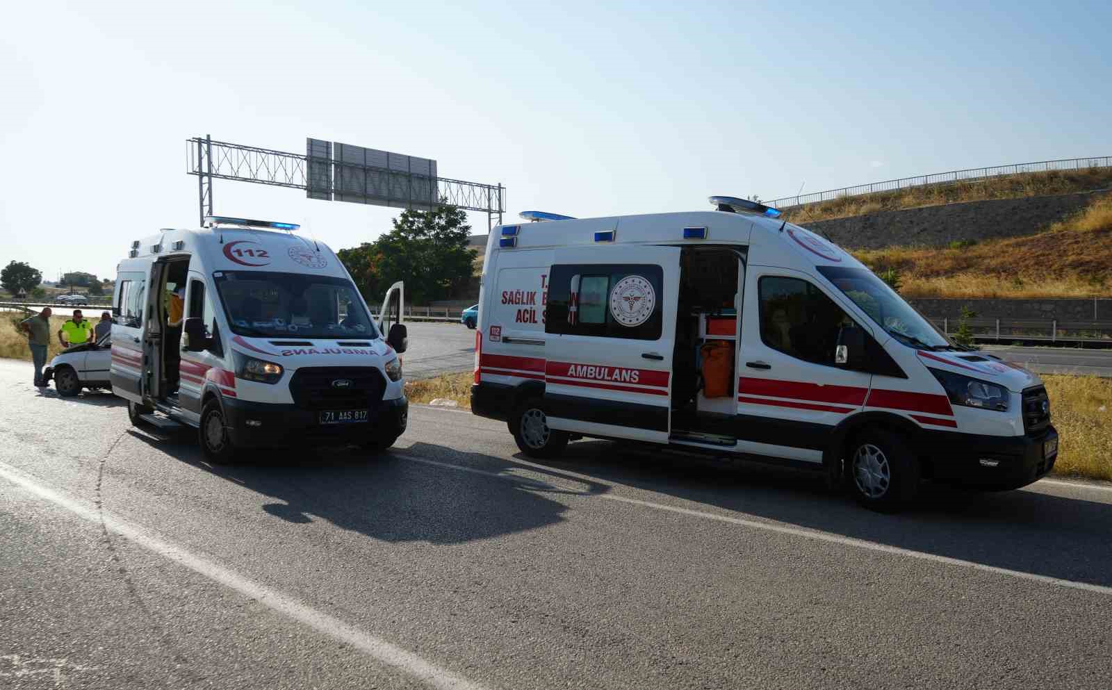 Kırıkkale’de iki otomobil kafa kafaya çarpıştı: 5 yaralı