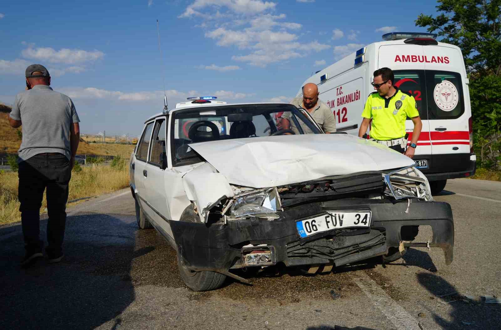 Kırıkkale’de iki otomobil kafa kafaya çarpıştı: 5 yaralı