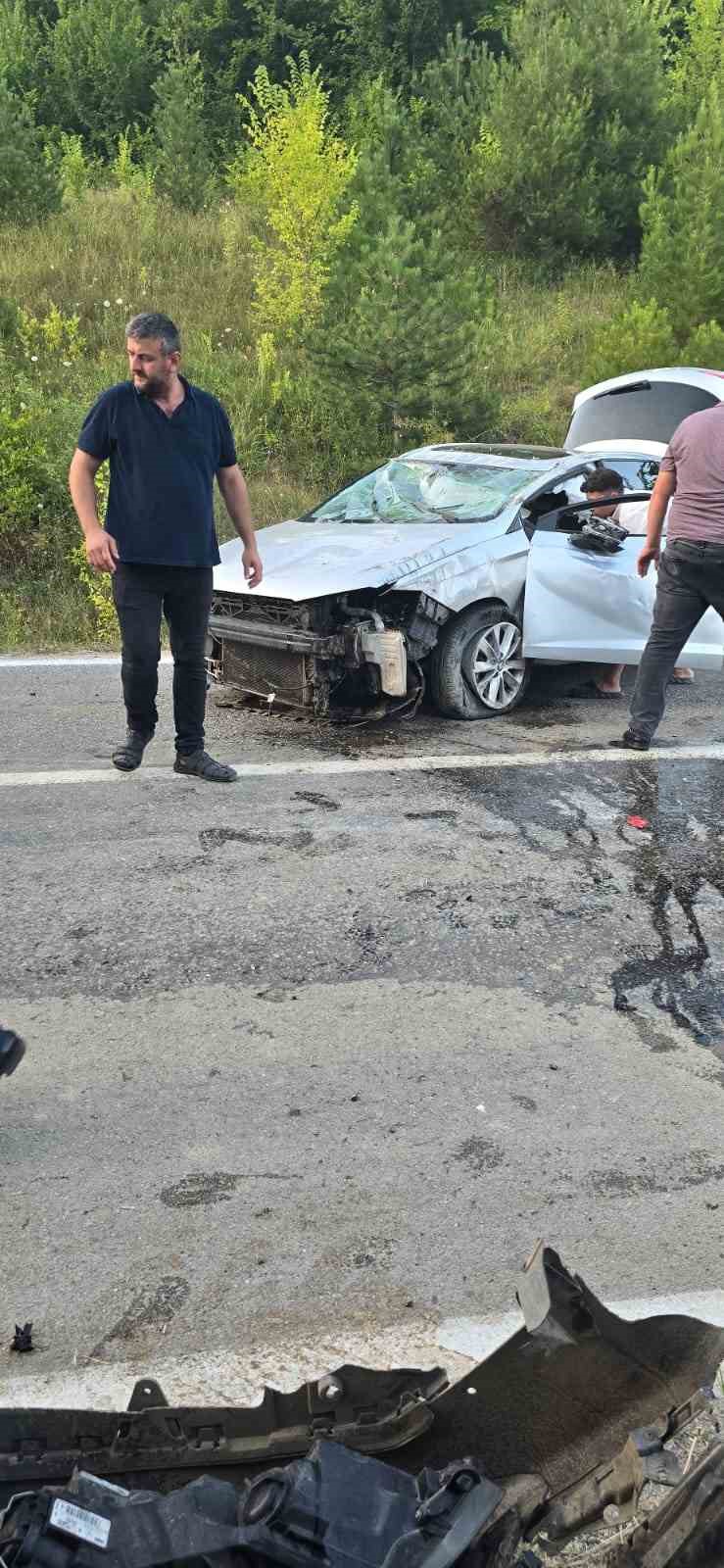 Türkeli’de otomobil takla attı: 2 yaralı