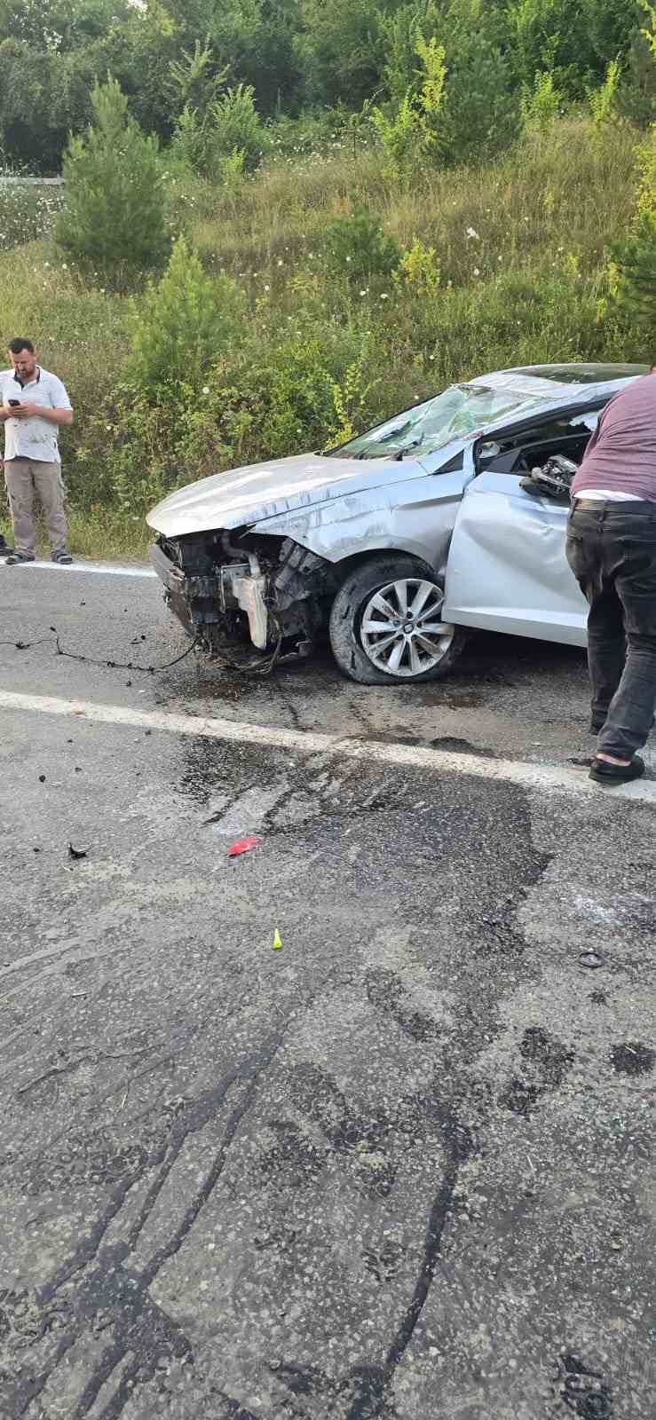Türkeli’de otomobil takla attı: 2 yaralı