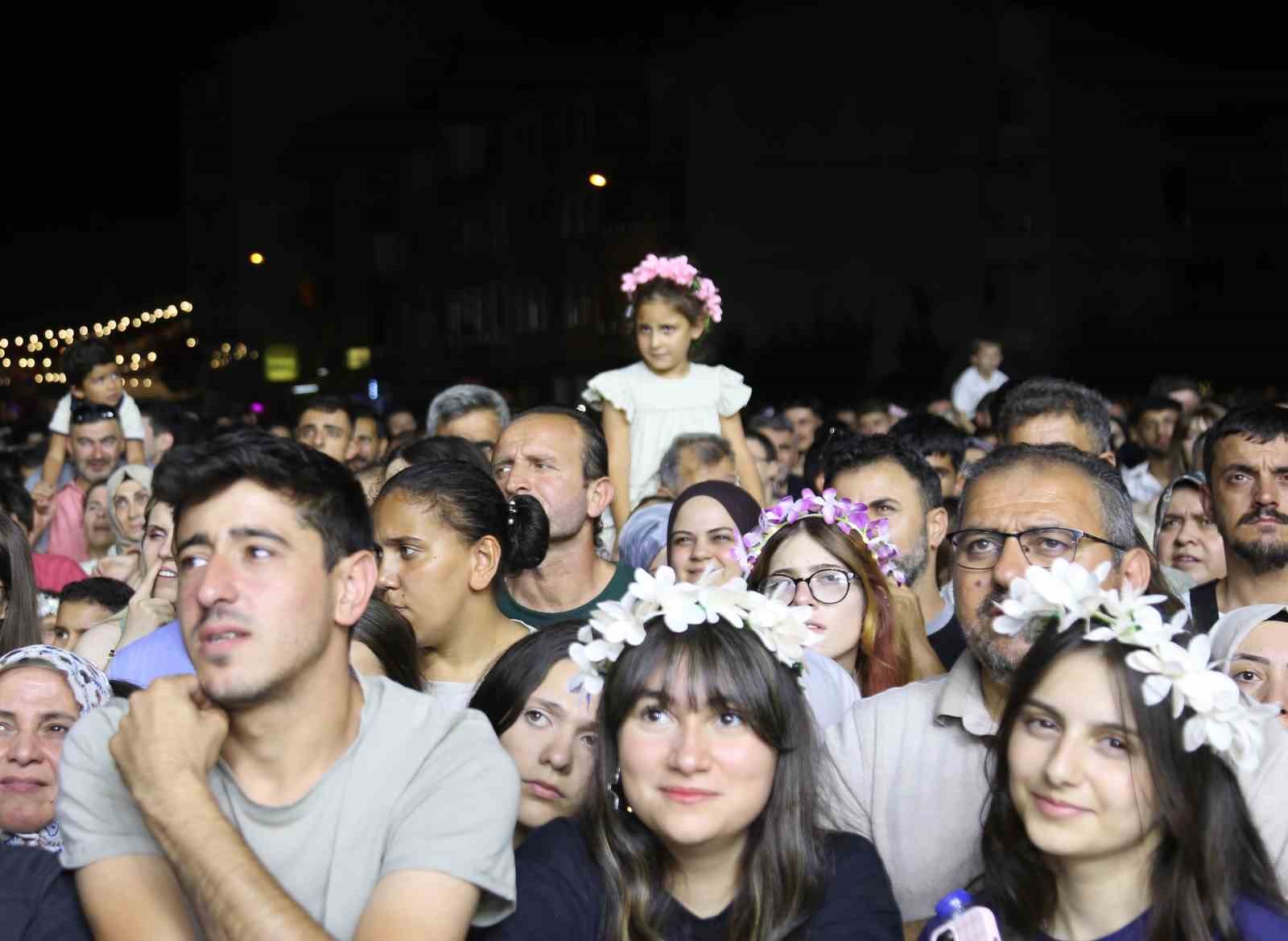 Resul Dindar ve Ümit Yaşar, Kastamonu’da binlerce vatandaşa unutulmaz bir gece yaşattı