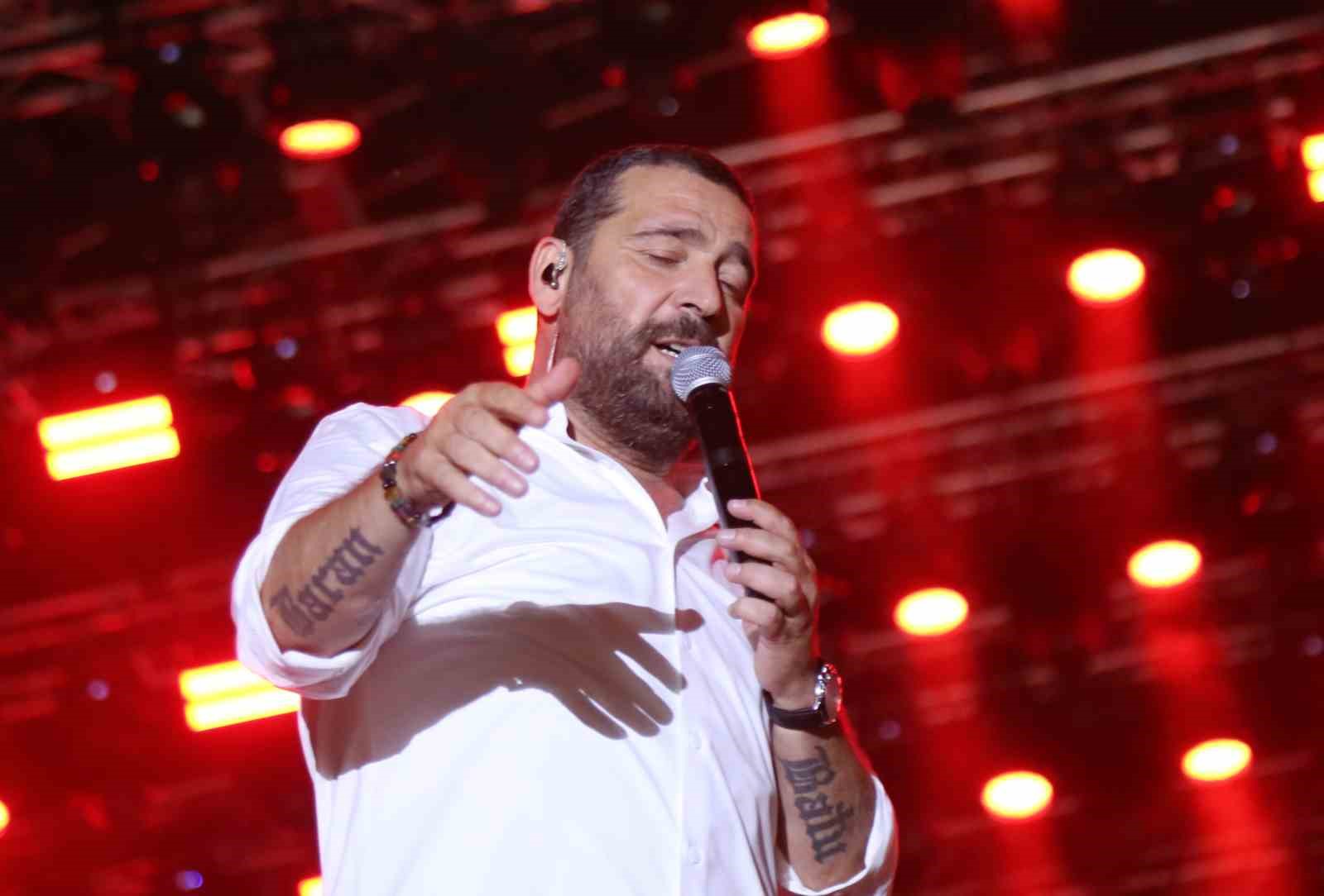 Resul Dindar ve Ümit Yaşar, Kastamonu’da binlerce vatandaşa unutulmaz bir gece yaşattı