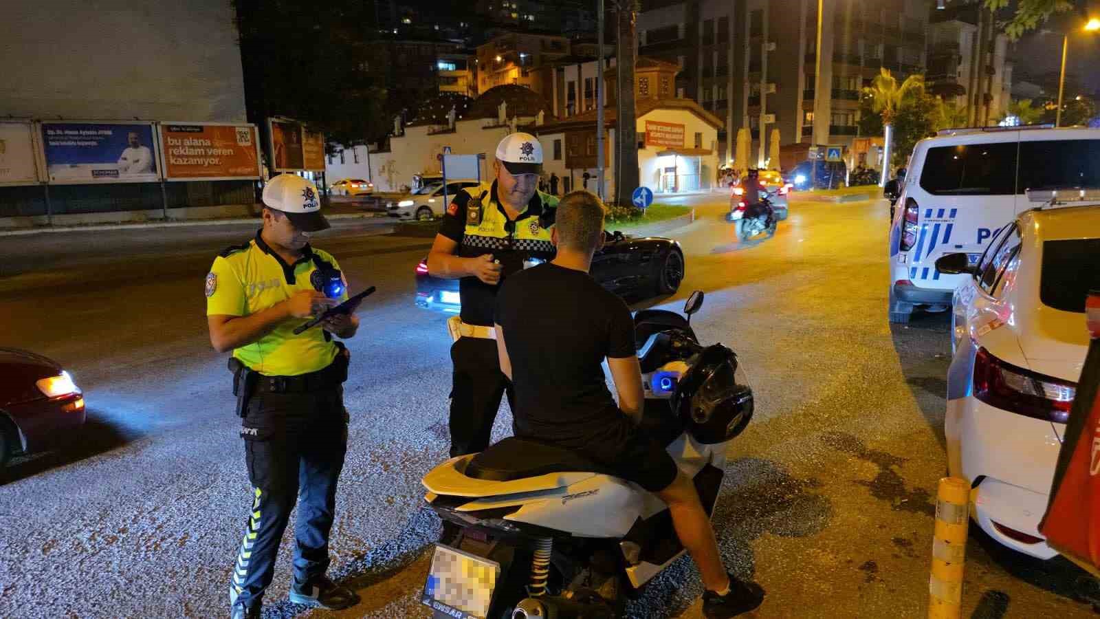 Gece saatlerinde dron destekli trafik denetimleri başladı