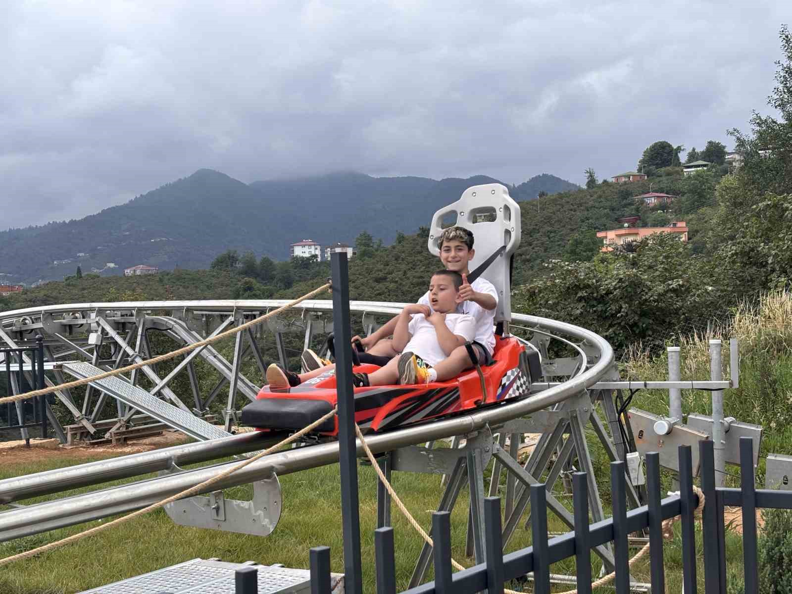 Trabzon’da dağ kızağına turist akını: Metrelerce kuyruk oluşuyor