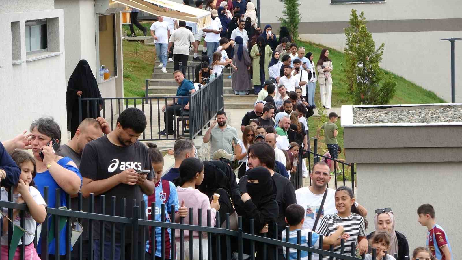 Trabzon’da dağ kızağına turist akını: Metrelerce kuyruk oluşuyor