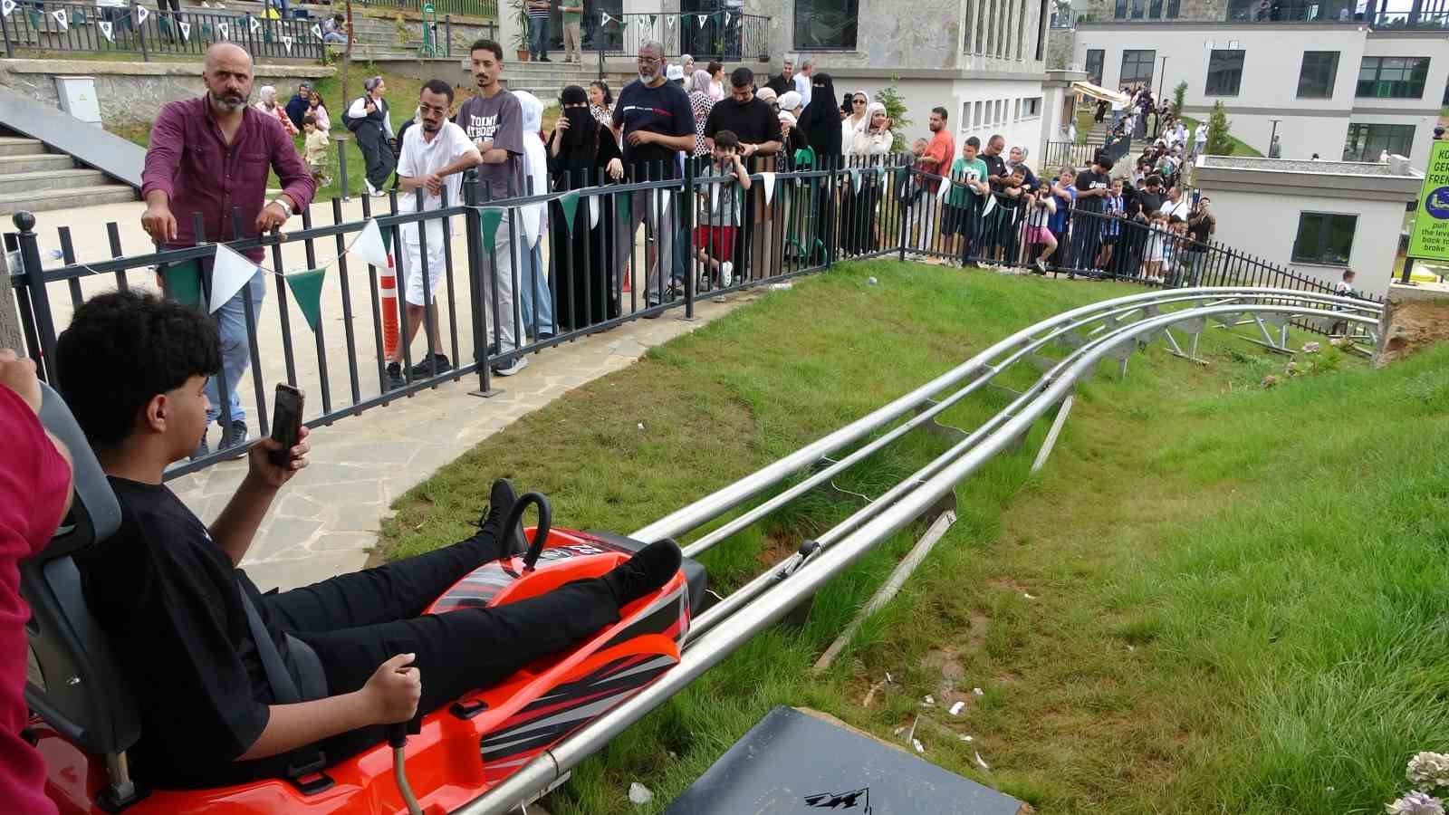 Trabzon’da dağ kızağına turist akını: Metrelerce kuyruk oluşuyor