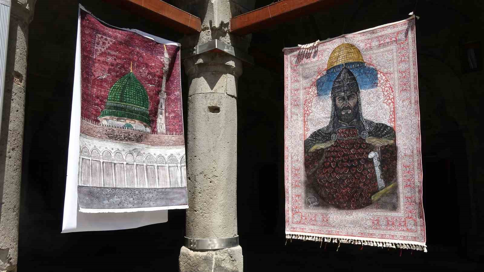 Türkiye’de bir ilki yapıyor: Kilim üzerine fırçasıyla Türk tarihini resmediyor