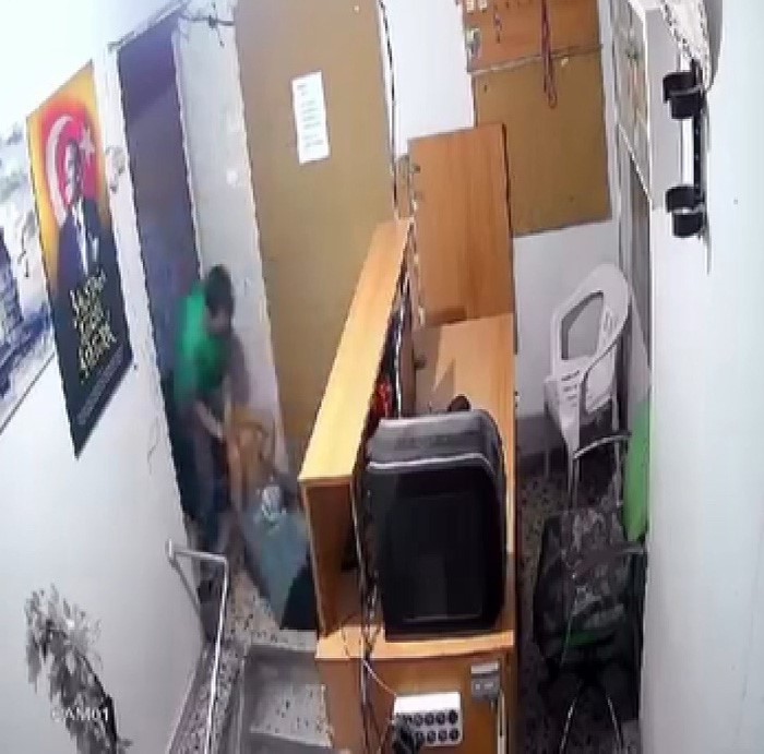 5 yıldır birlikte yaşadığı sevgilisinin şiddeti kamerada