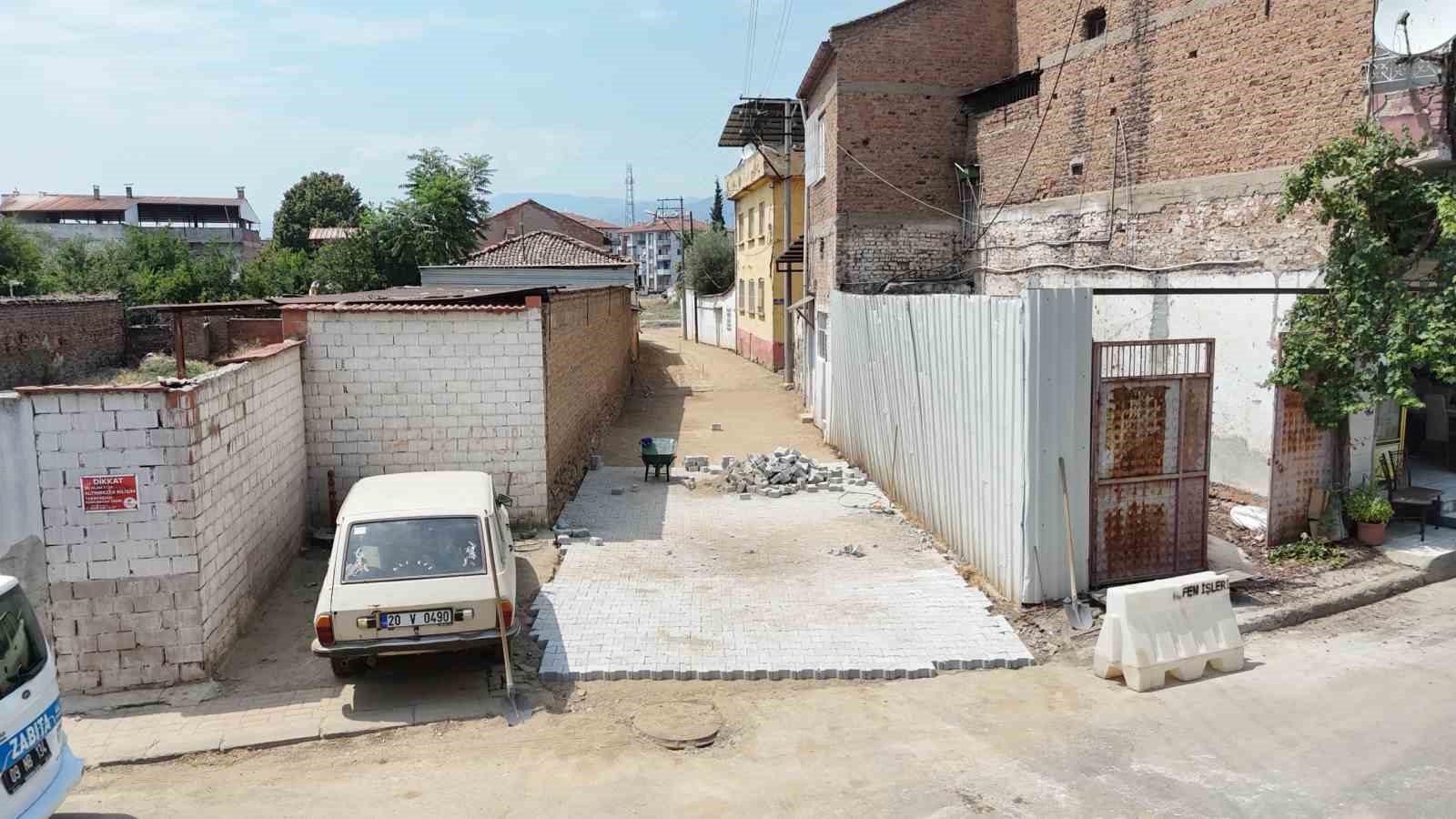 Nazilli Belediyesi yol çalışmalarını sürdürüyor