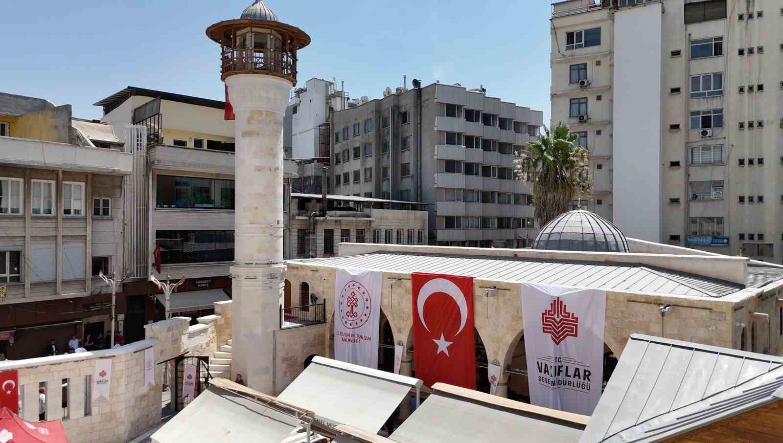 Depremde hasar alan tarihi Ömeriye Cami yeniden ibadete açıldı