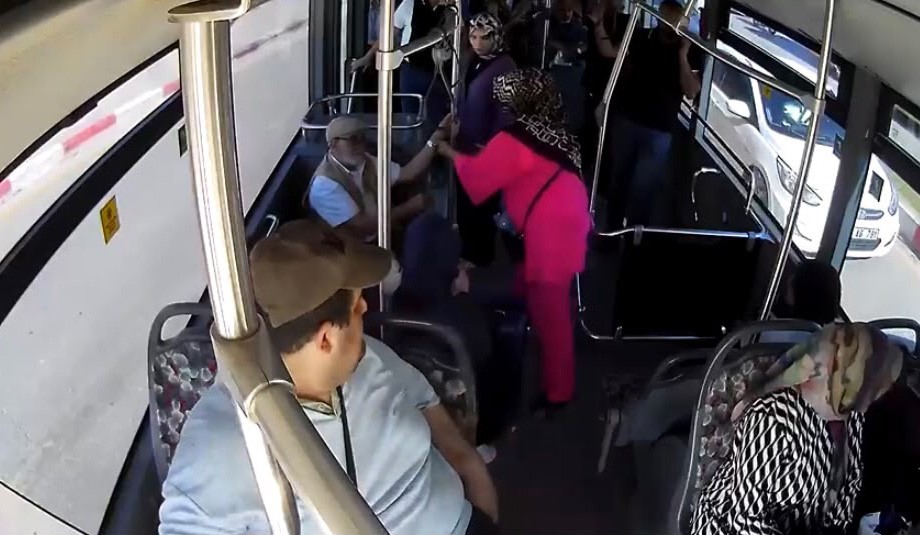 Malatya’da fenalaşan yolcuyu otobüs şoförü hastaneye yetiştirdi