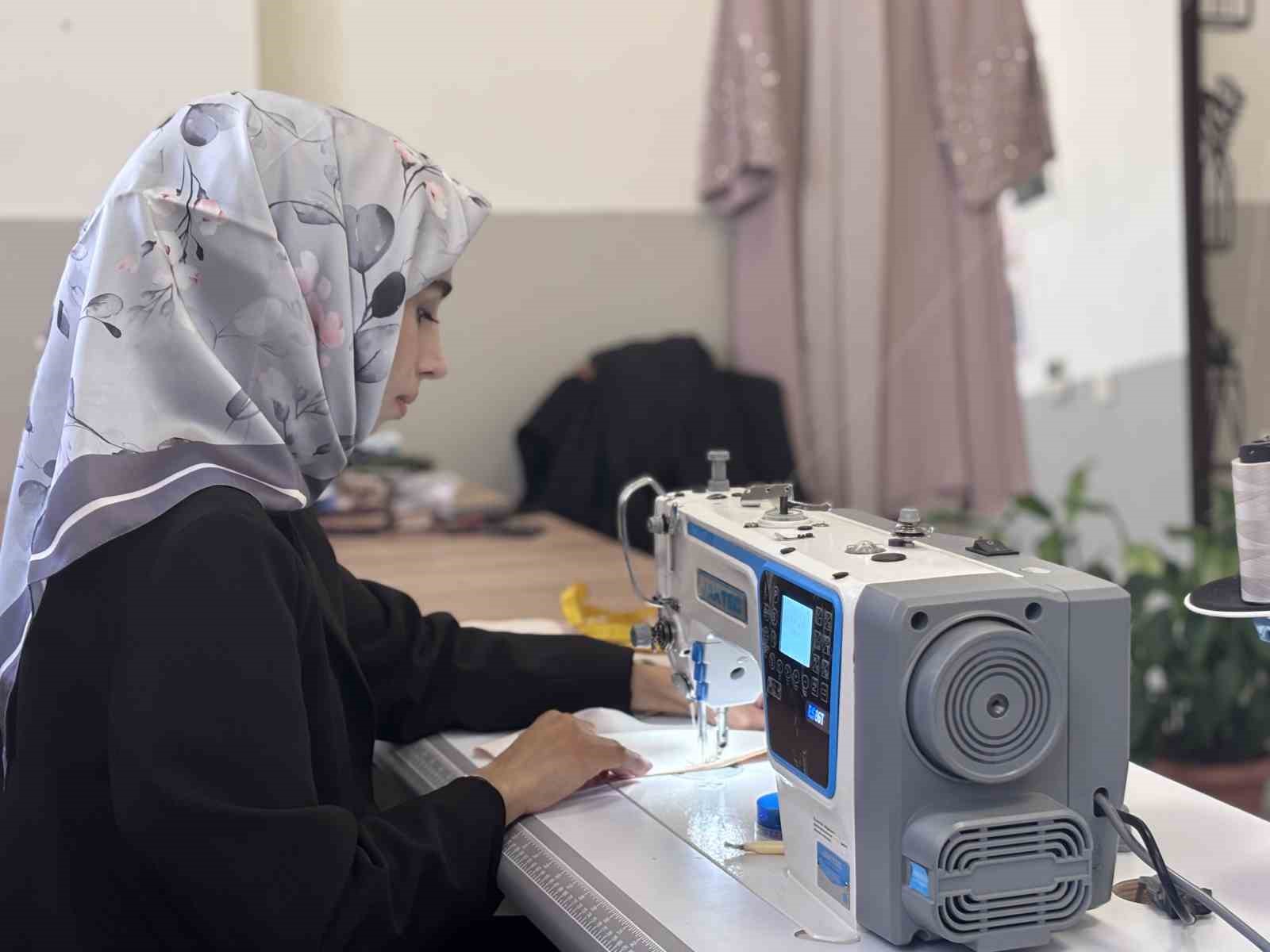 Çocukken başladığı işinde yurt dışına açıldı