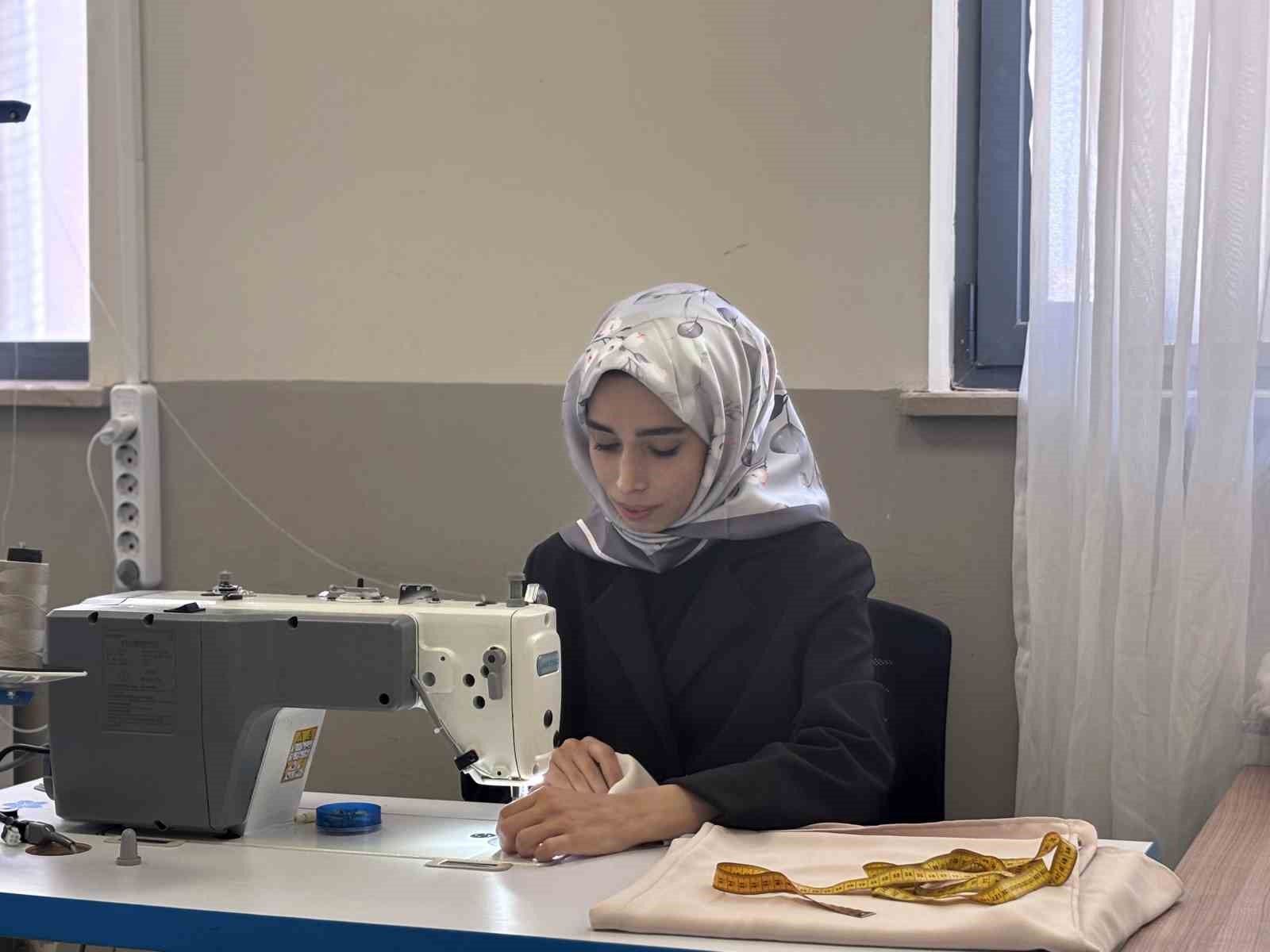 Çocukken başladığı işinde yurt dışına açıldı