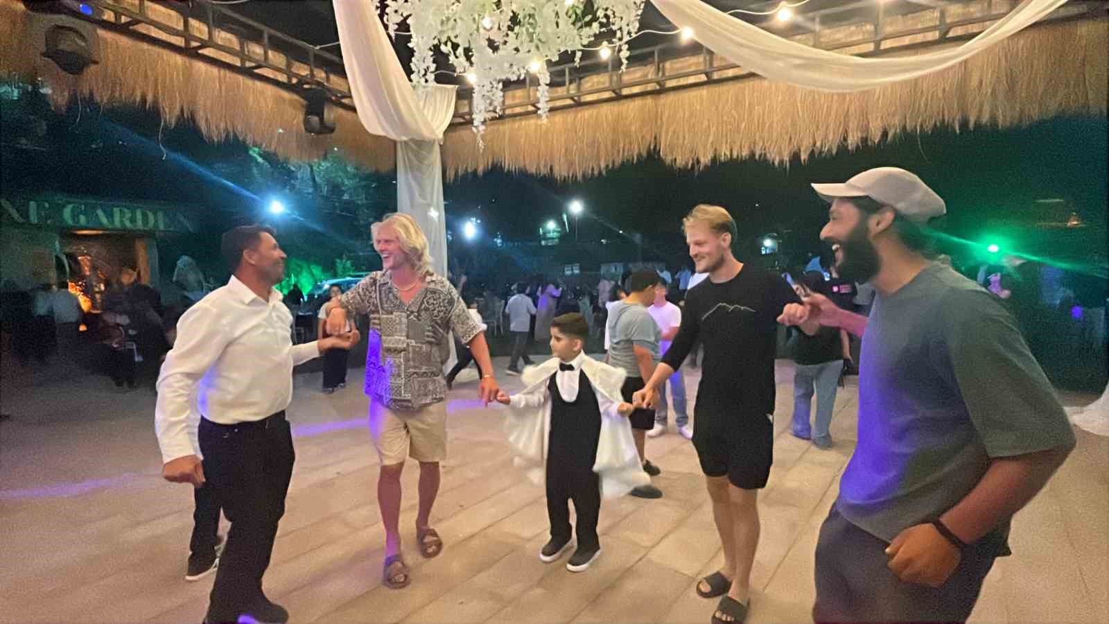 Binlerce kilometreden geldiler, Nevşehir’de halay çektiler