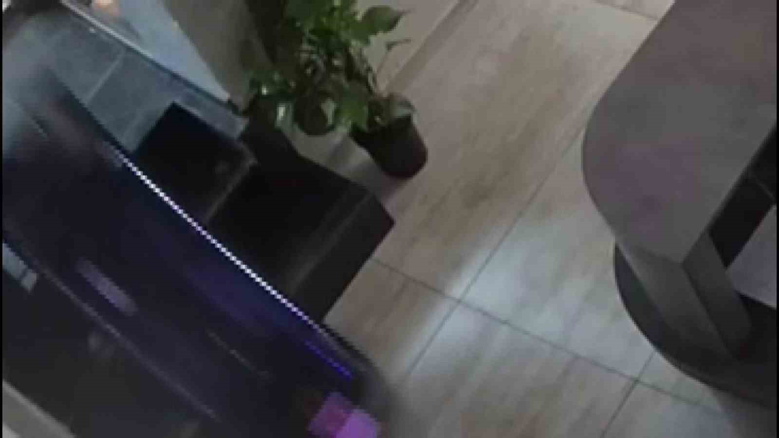 Garson robot ‘Gayretli’ rotasından çıkıp merdivenlerden düştü