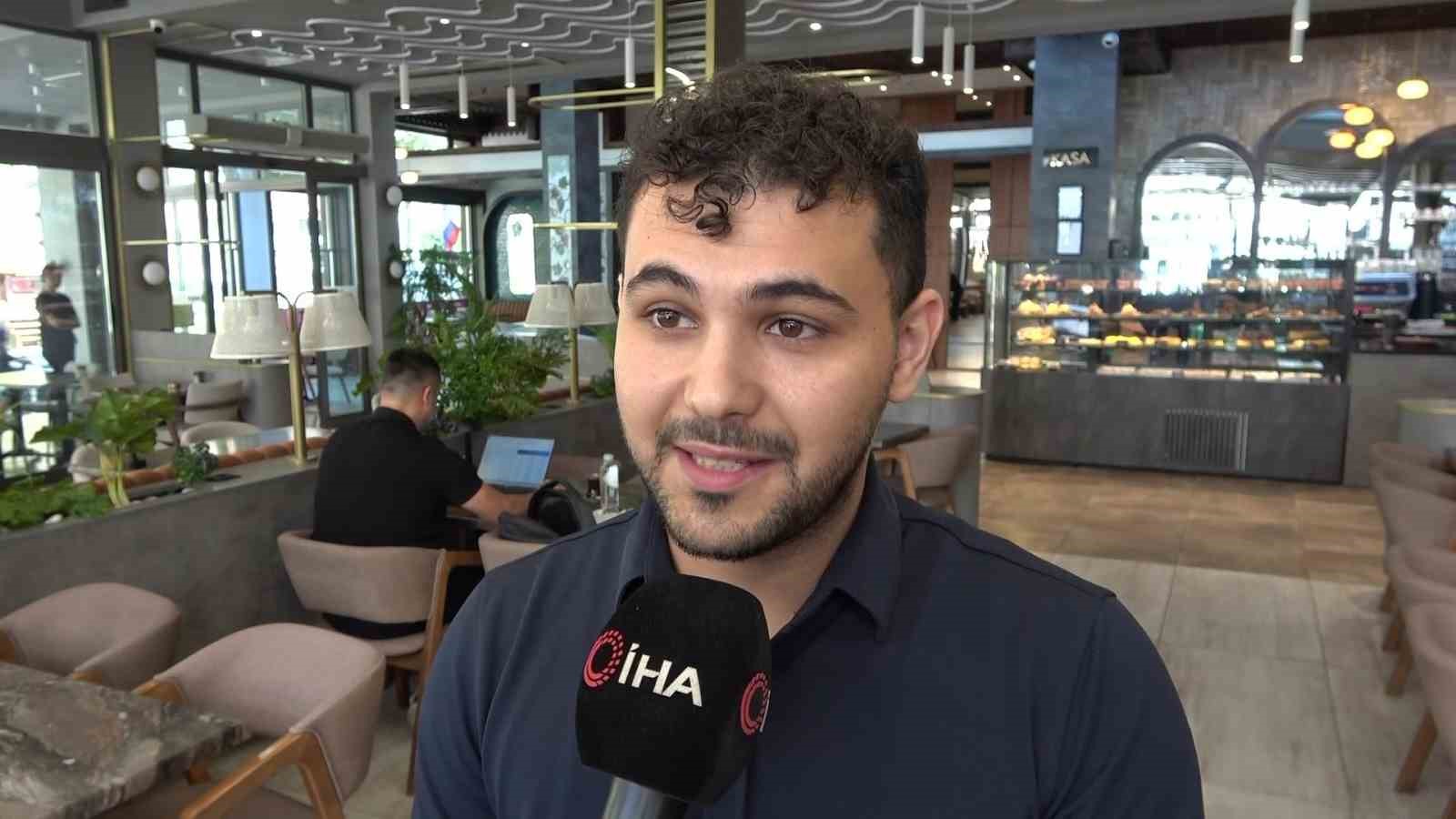 Garson robot ‘Gayretli’ rotasından çıkıp merdivenlerden düştü