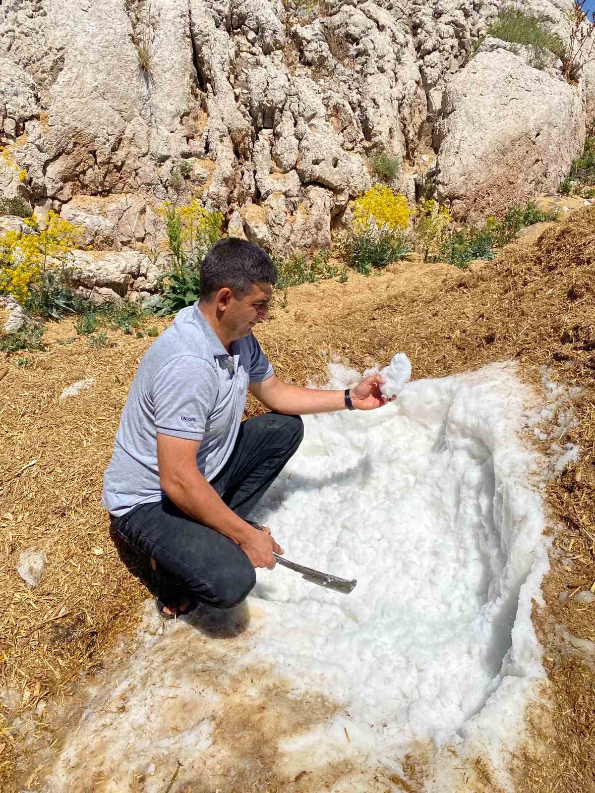 Elbistan’da yaz sıcağına karşı asırlık kar geleneği