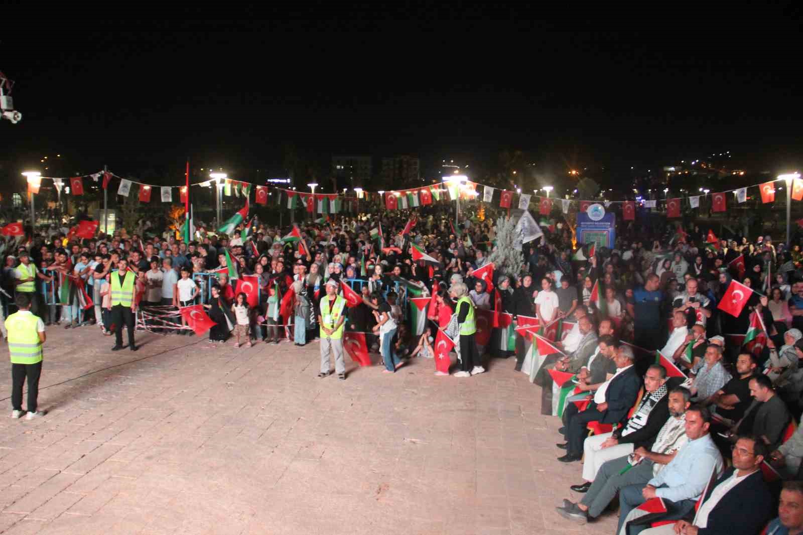 Şanlıurfa’da "Filistin Konvoyu" mitingine yoğun ilgi