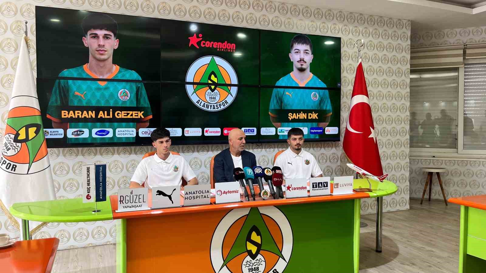 Alanyaspor’dan orta sahaya çifte takviye