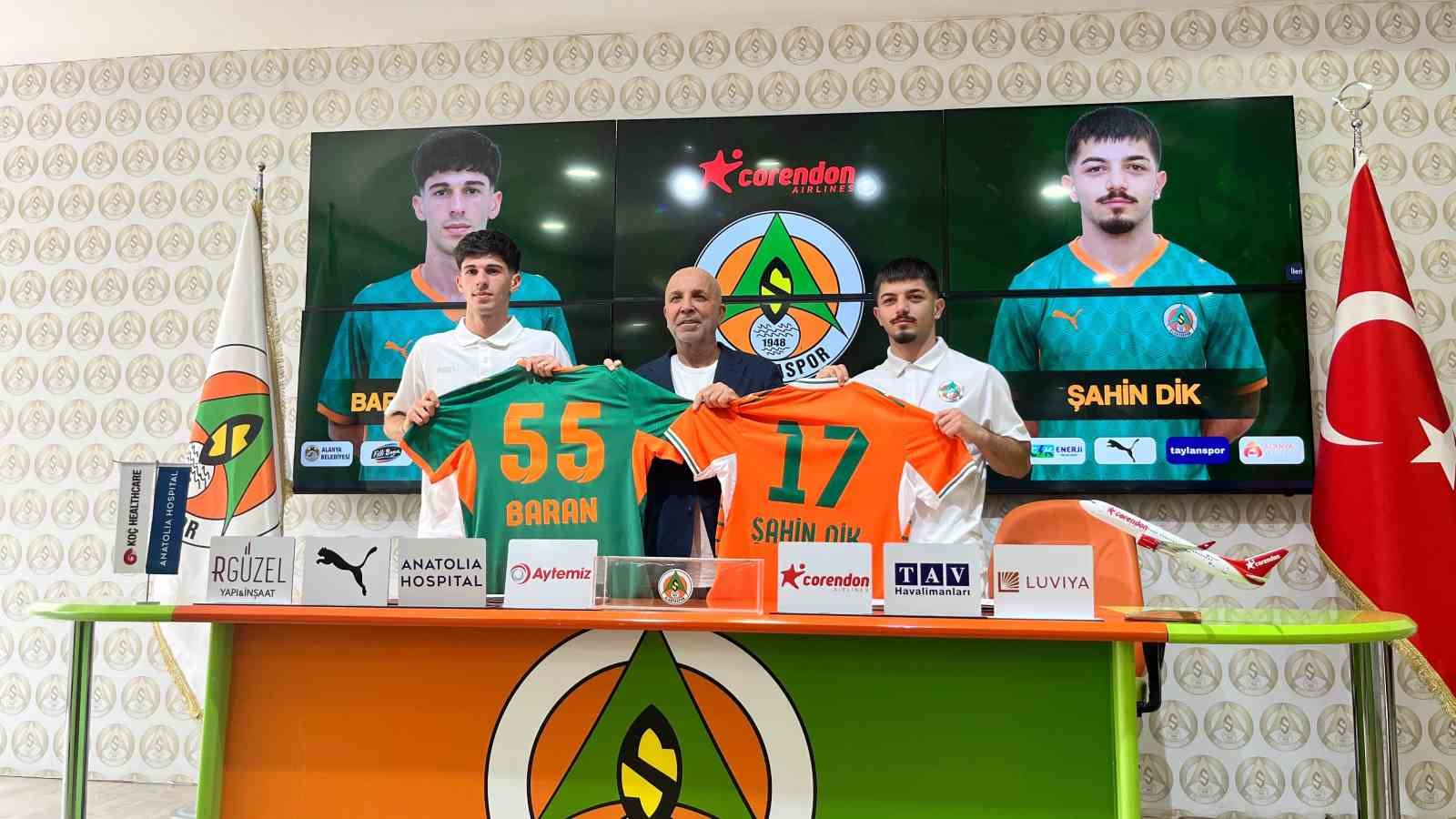 Alanyaspor’dan orta sahaya çifte takviye