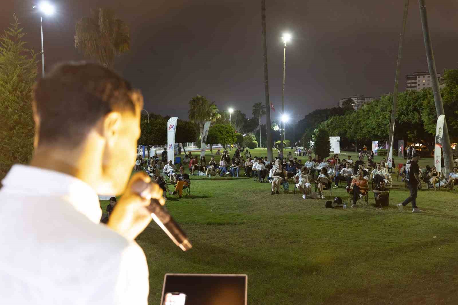Mersin’de yaz akşamları akustik konserlerle renkleniyor