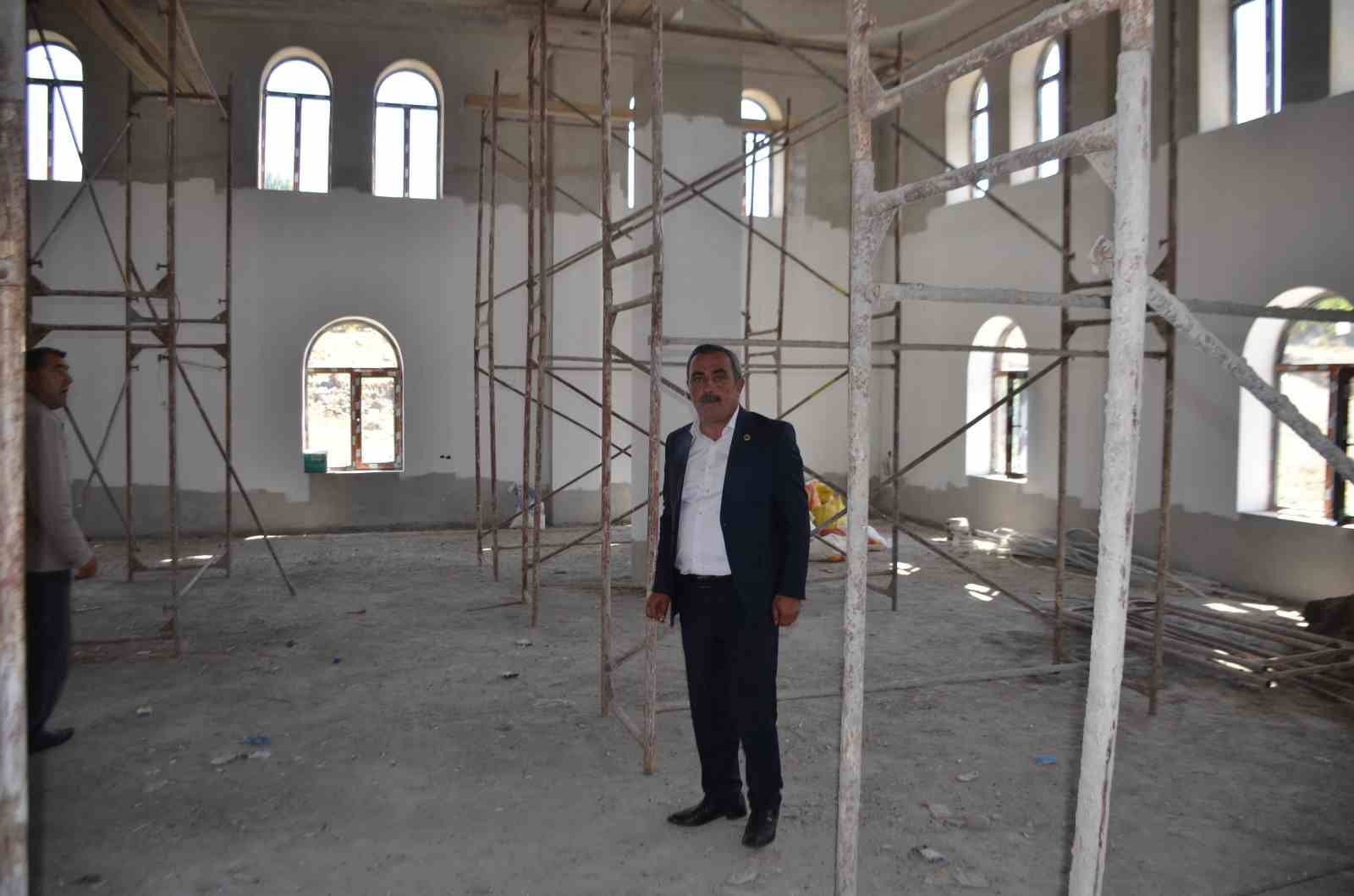 Uzgörür’de asfalt ve altyapı çalışmaları sürüyor