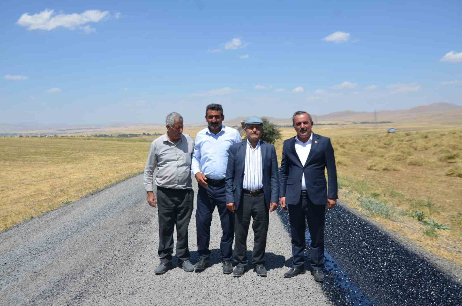 Uzgörür’de asfalt ve altyapı çalışmaları sürüyor