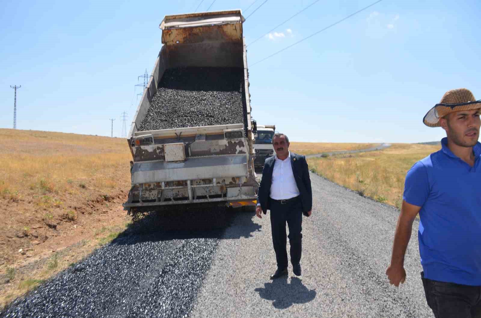 Uzgörür’de asfalt ve altyapı çalışmaları sürüyor
