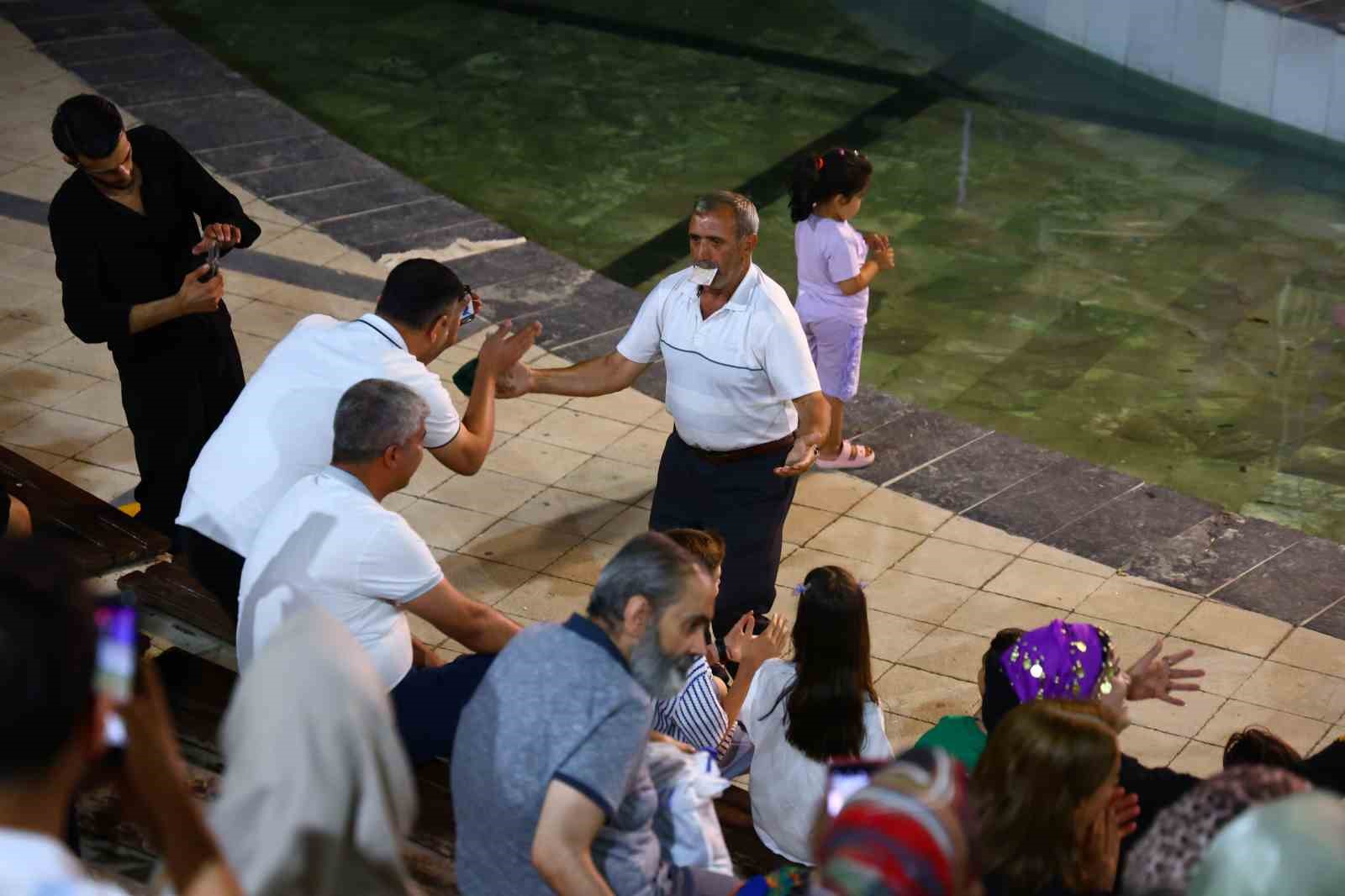 İnşaatçı ustasının "Halayı bırakma" vasiyetini 54 yıldır oynayarak yaşatıyor
