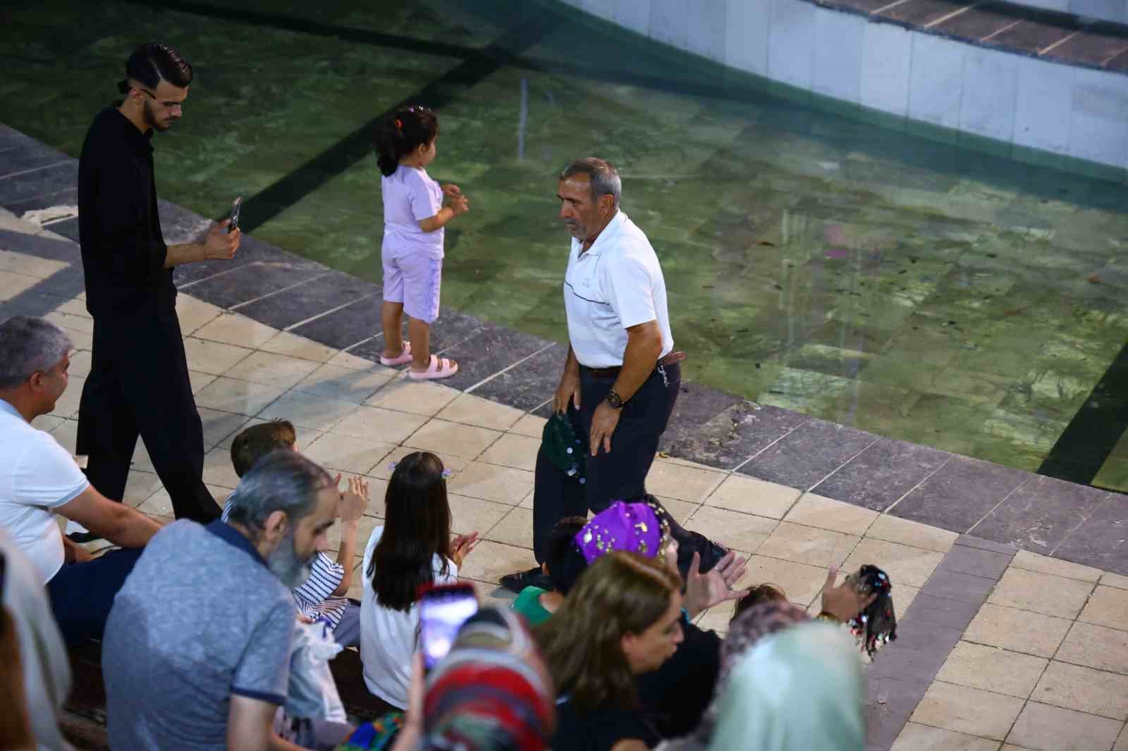 İnşaatçı ustasının "Halayı bırakma" vasiyetini 54 yıldır oynayarak yaşatıyor