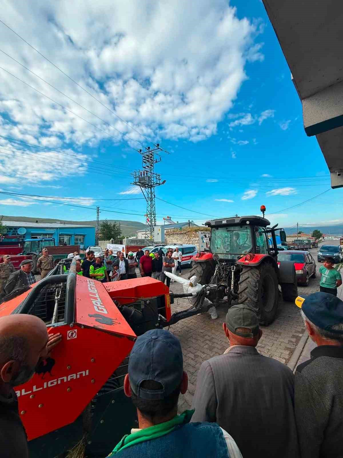 Jandarma trafik ekiplerinden "Reflektör tak, görünür ol" uygulaması