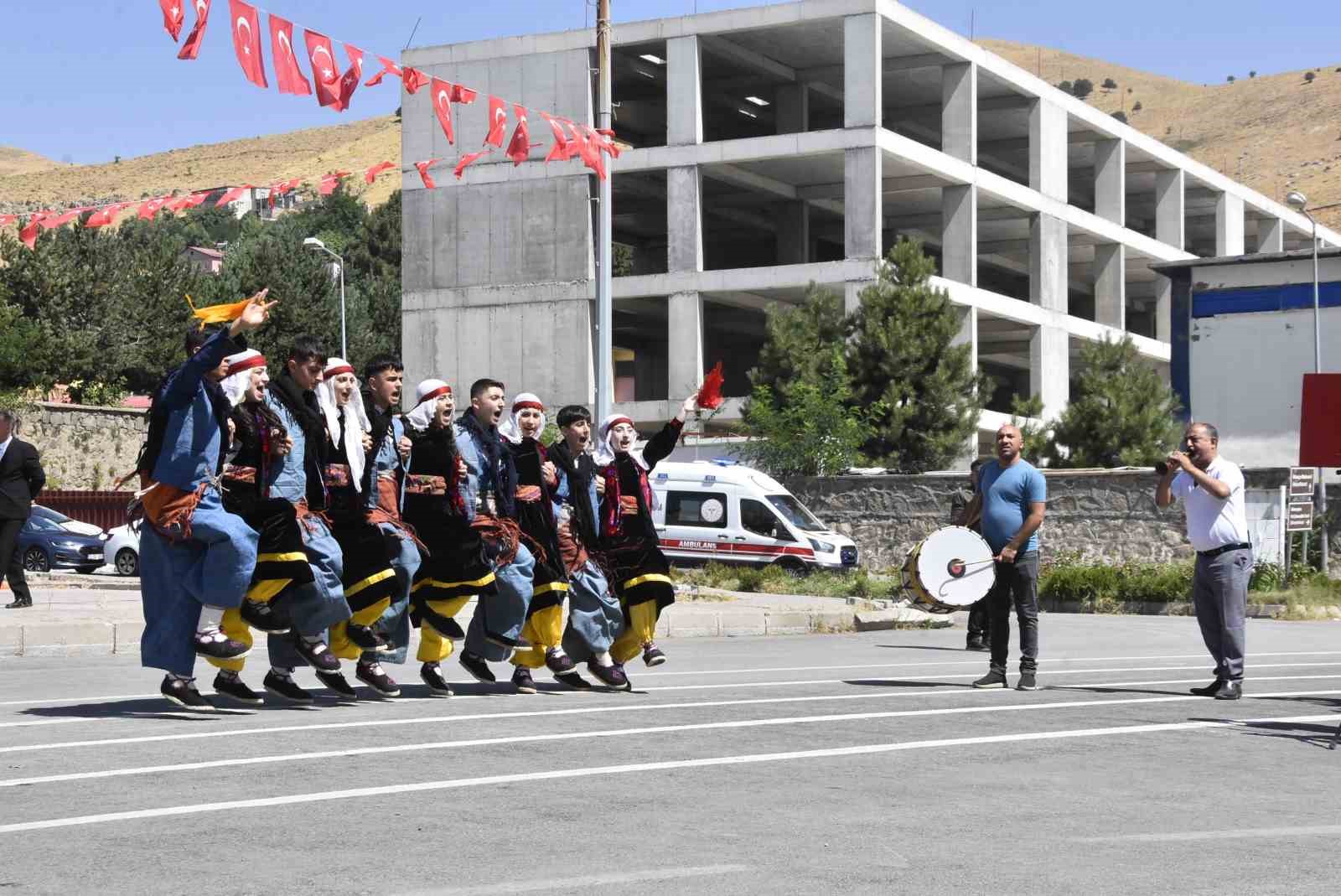 Bitlis’in kurtuluşunun 110. yıl dönümü törenlerle kutlandı