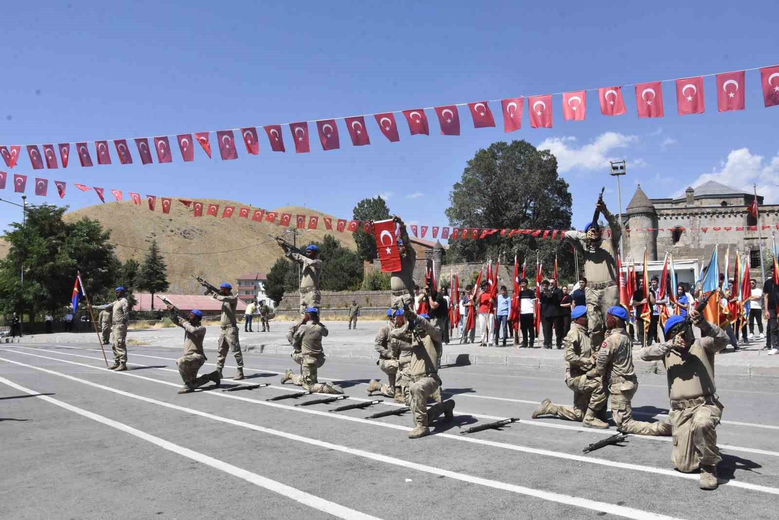 Bitlis’in kurtuluşunun 110. yıl dönümü törenlerle kutlandı