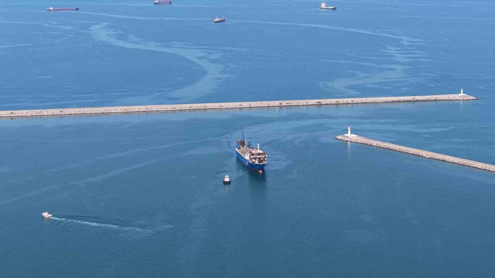 Dron saldırısında Türk mürettebatın yaralandığı gemi Samsun’a getirildi