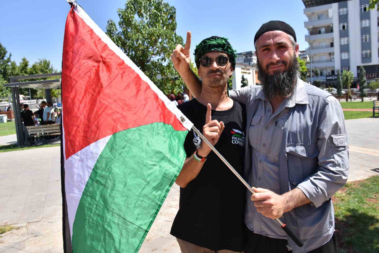 Siverek’te Filistin konvoyuna vatandaşlardan yoğun ilgi