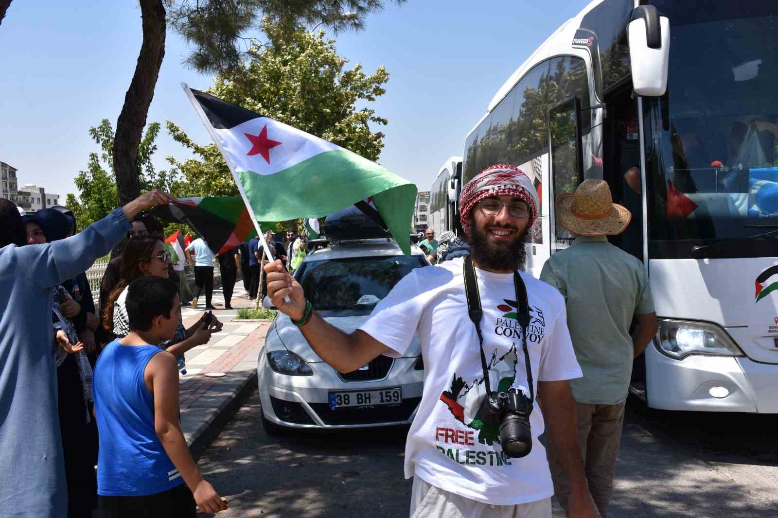Siverek’te Filistin konvoyuna vatandaşlardan yoğun ilgi