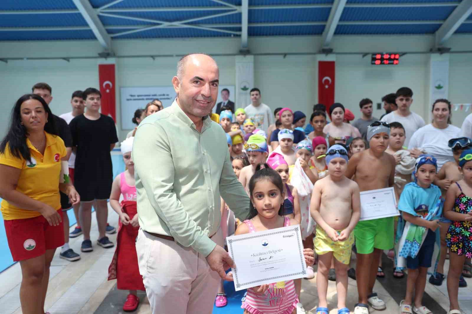 Osmangazi’de geleceğin yüzücüleri sertifikalarını aldı