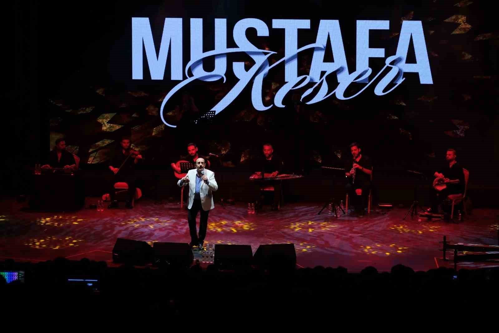 Mustafa Keser’den müzik ve kahkaha dolu gece