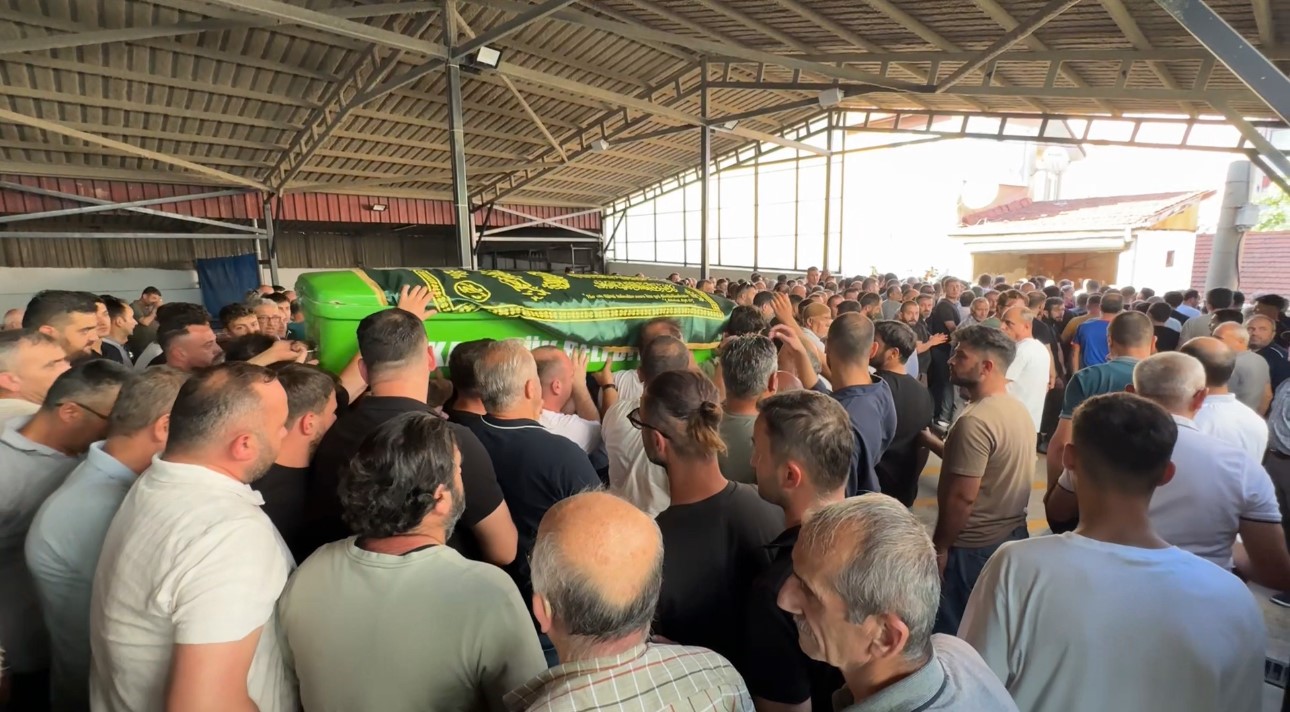 Elektrik akımına kapılarak hayatını kaybeden genç toprağa verildi