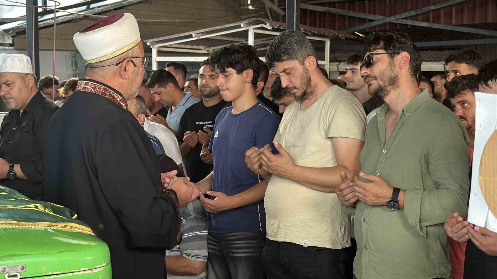 Elektrik akımına kapılarak hayatını kaybeden genç toprağa verildi