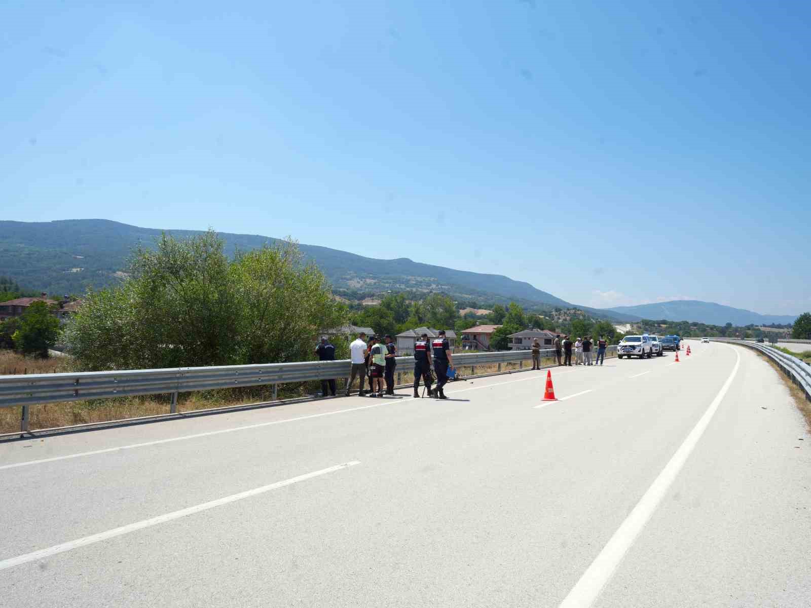 Otomobilin çarptığı bisikletli ağacın altında ölü bulundu, kaçan sürücü kısa sürede yakalandı