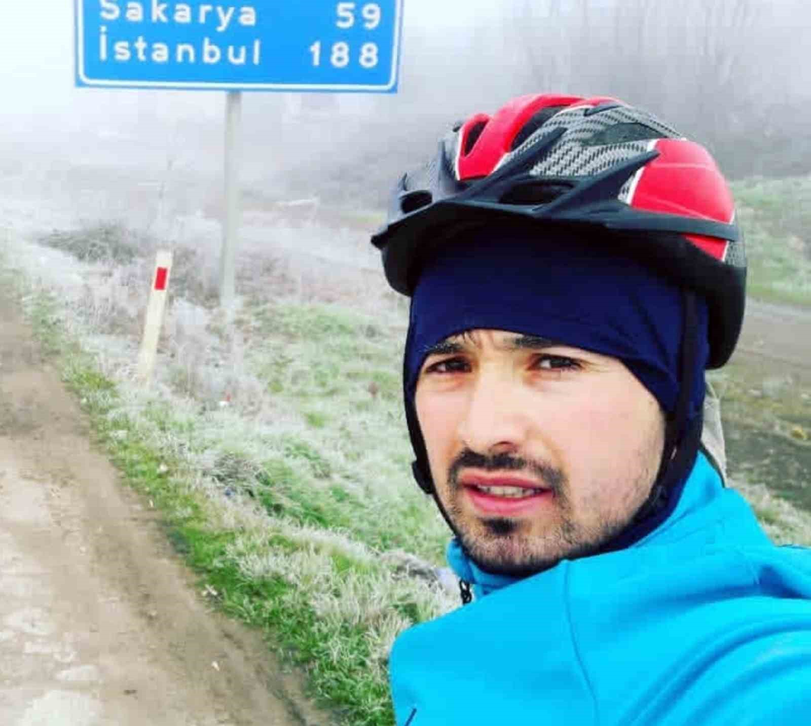 Otomobilin çarptığı bisikletli ağacın altında ölü bulundu, kaçan sürücü kısa sürede yakalandı