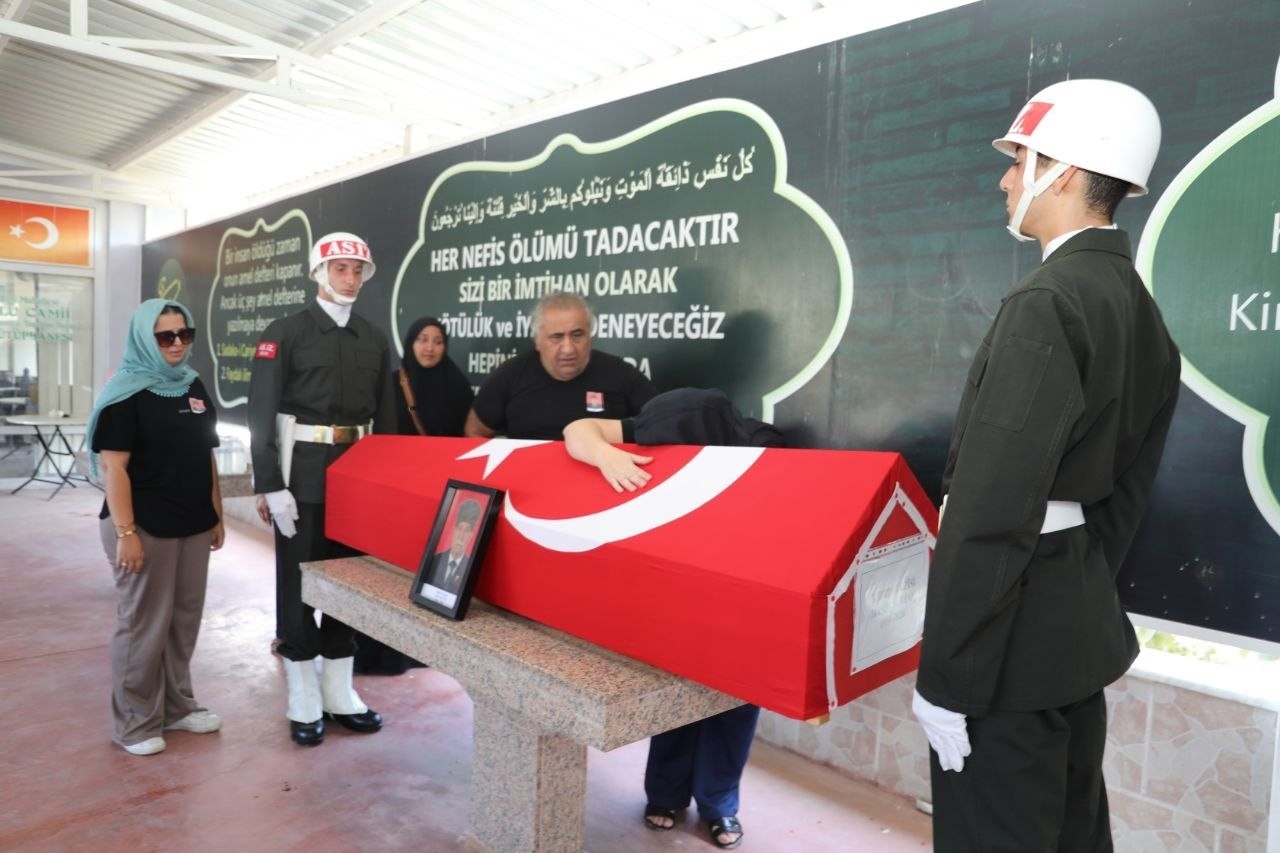 Kıbrıs Gazisi, resmi törenle son yolculuğuna uğurlandı