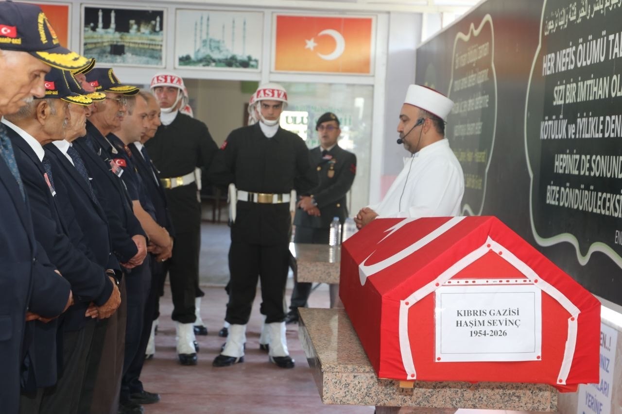Kıbrıs Gazisi, resmi törenle son yolculuğuna uğurlandı