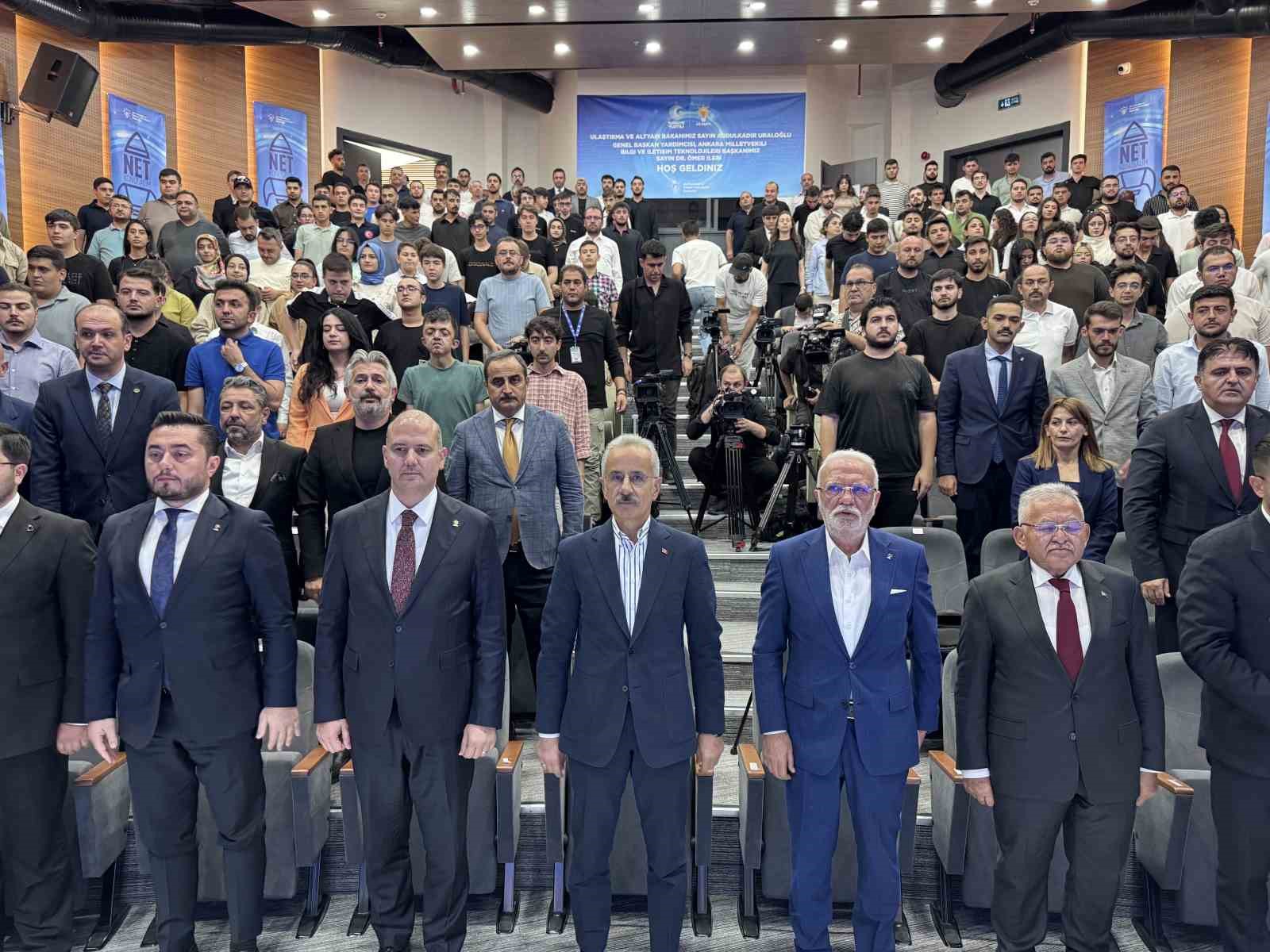Bakan Uraloğlu, Kayseri’de gençlerle buluştu