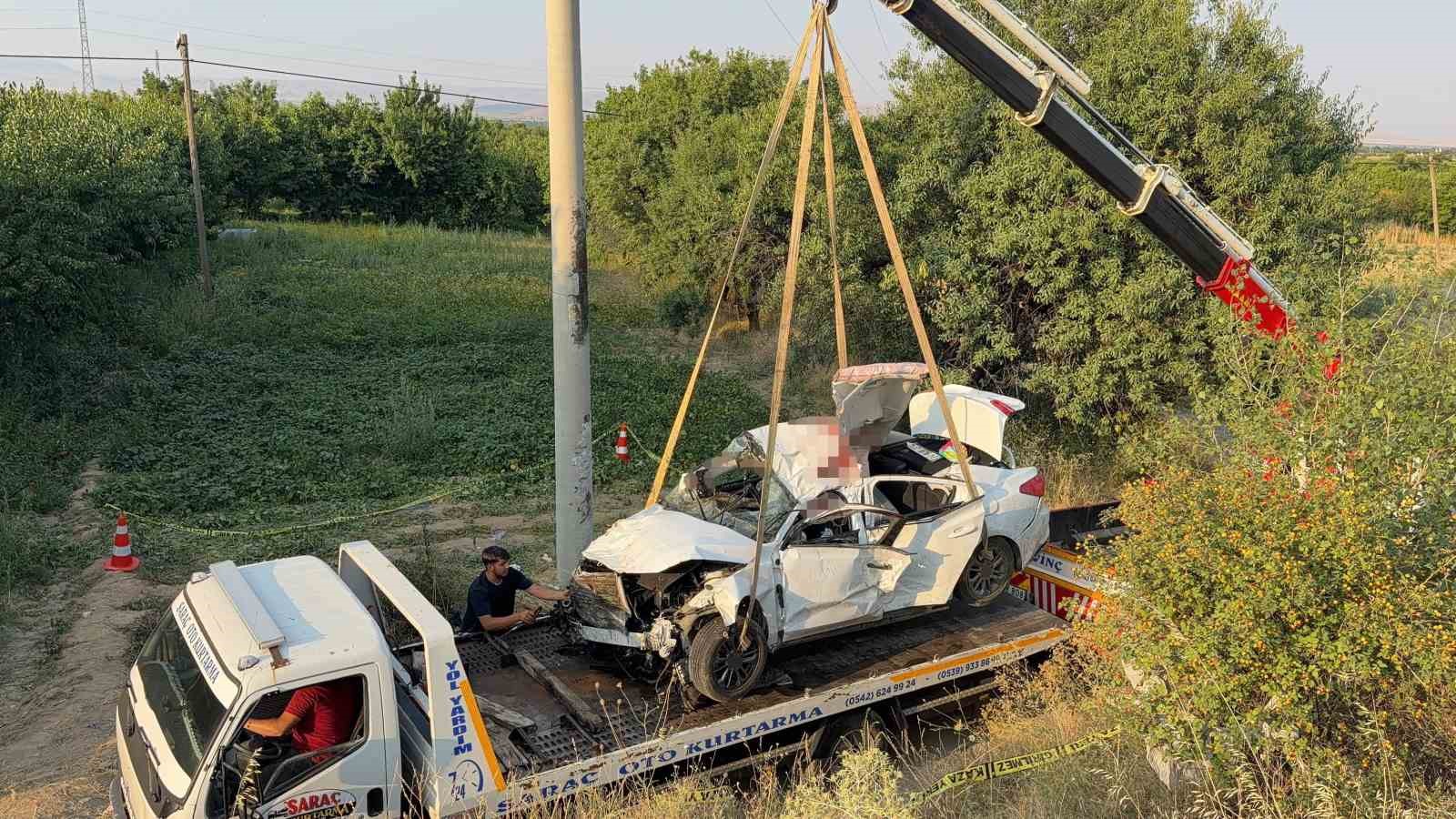 Afyonkarahisar’da feci kaza: 2 ölü, 2 yaralı