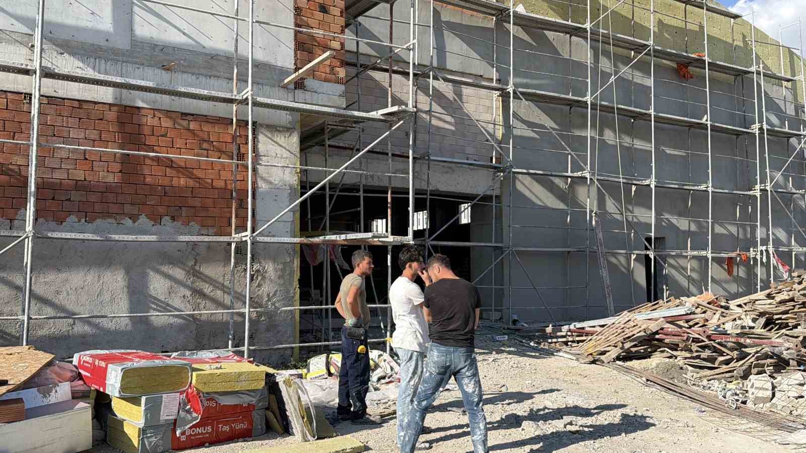 Bolu’da inşatta iskeleden düşen işçi yaralandı
