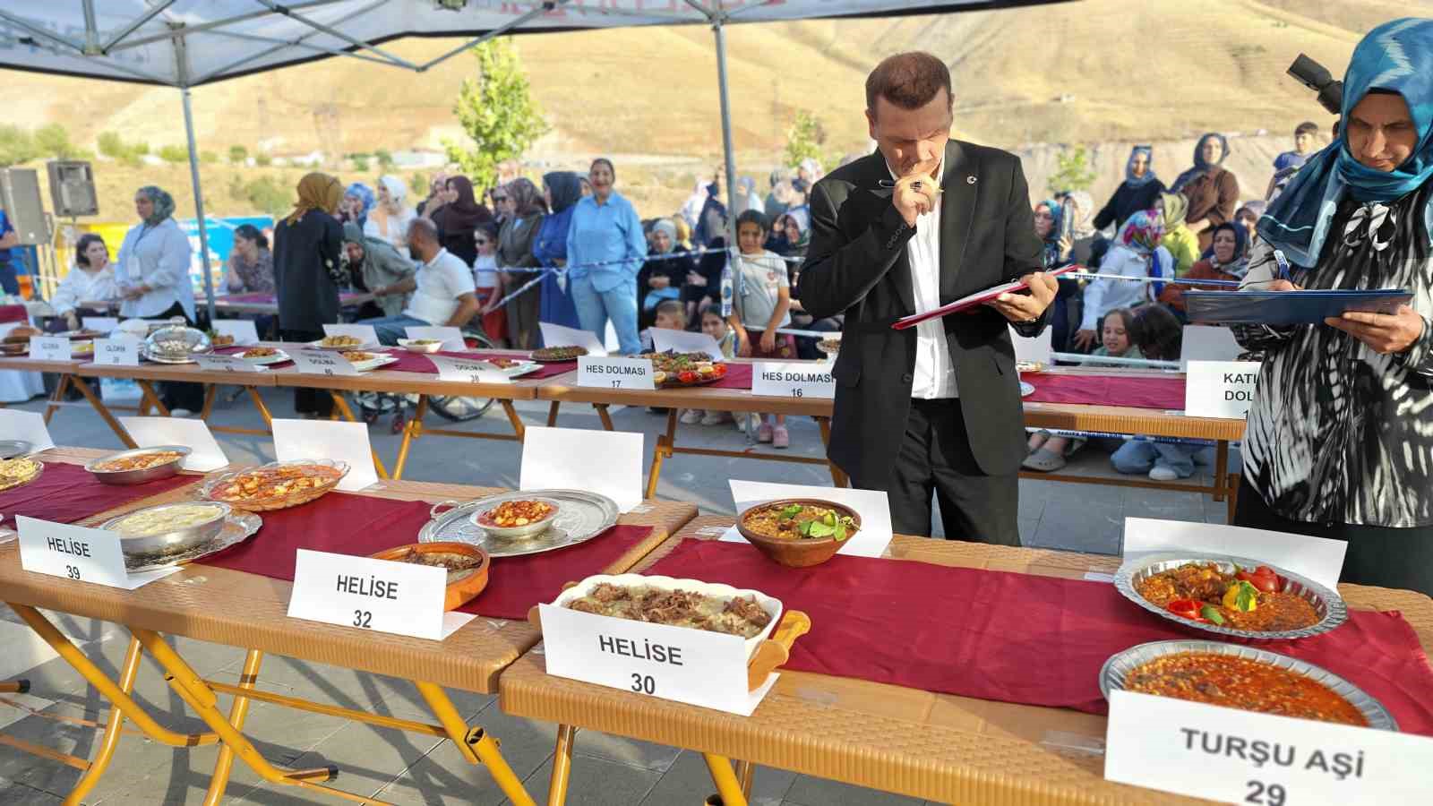 Bitlis’in birbirinden nefis 42 yemeği yarıştı