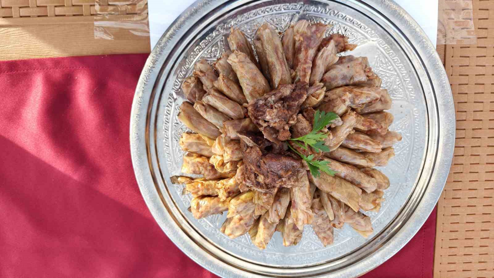 Bitlis’in birbirinden nefis 42 yemeği yarıştı