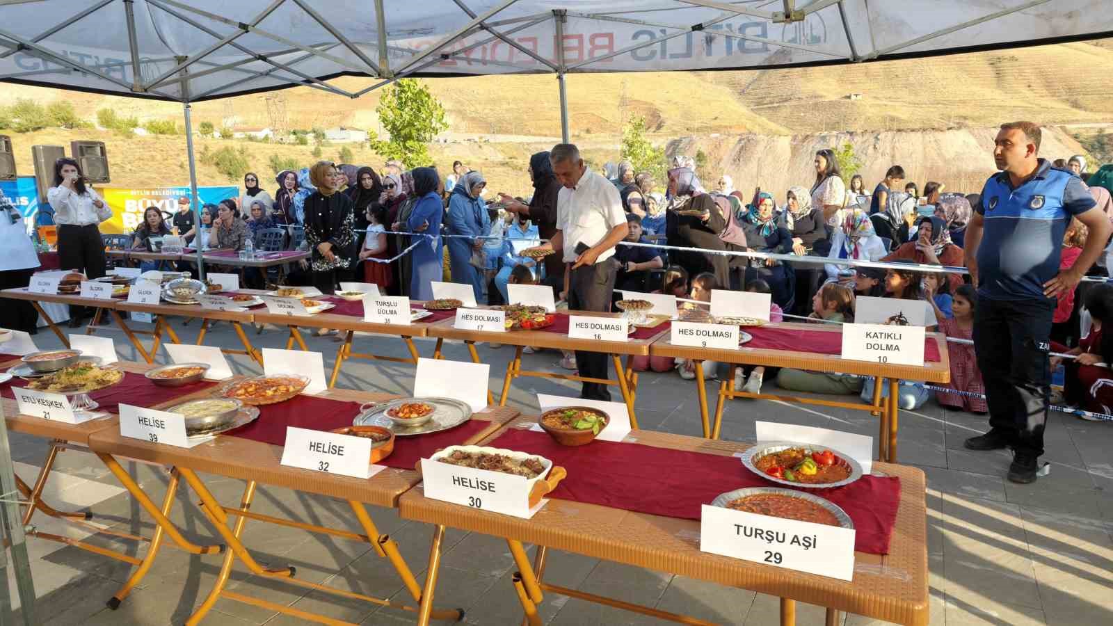 Bitlis’in birbirinden nefis 42 yemeği yarıştı
